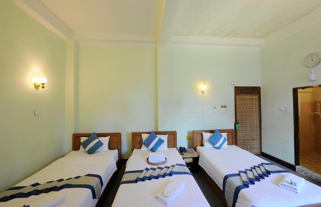 Cinderella Hotel Moulmein Chambre photo