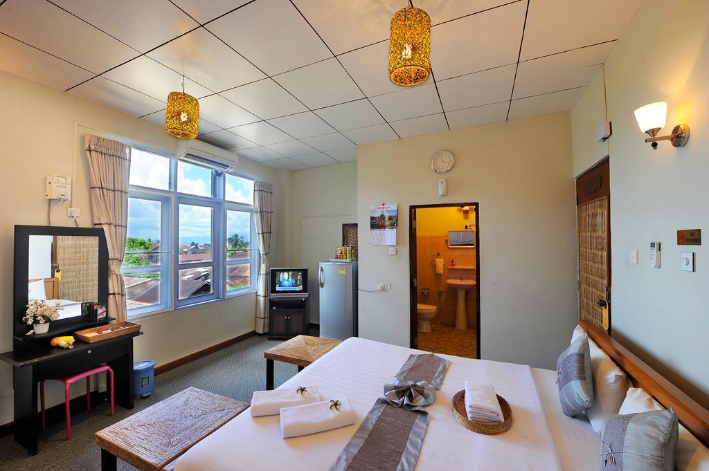 Cinderella Hotel Moulmein Chambre photo