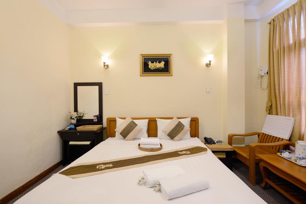 Cinderella Hotel Moulmein Chambre photo