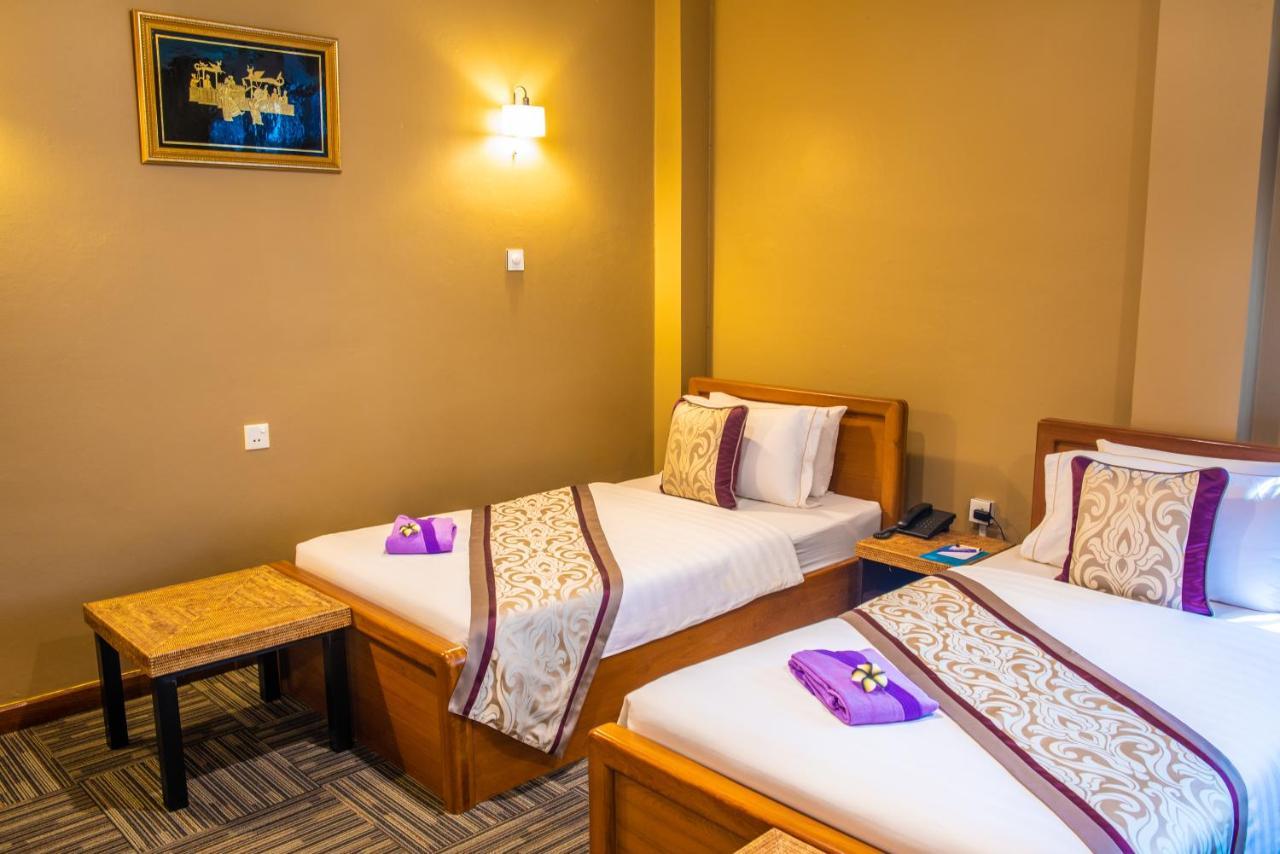 Cinderella Hotel Moulmein Extérieur photo