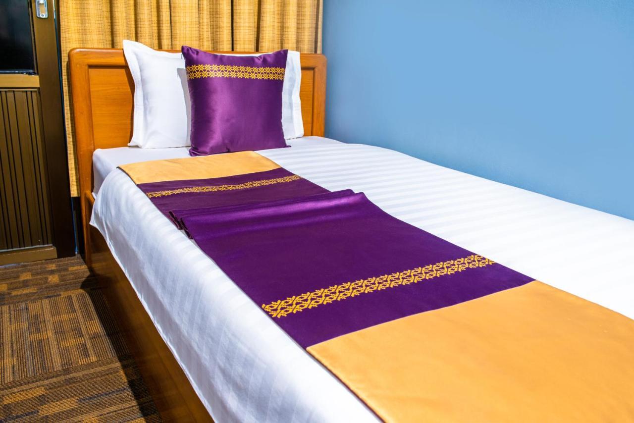 Cinderella Hotel Moulmein Extérieur photo